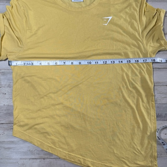 Gymshark Women’s Yellow Slanted Hem Short Sleeve T-Shirt - Picture 4 of 8